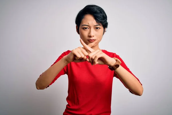 Jovem Bela Menina Asiática Vestindo Casual Vermelho Shirt Sobre Isolado — Fotografia de Stock