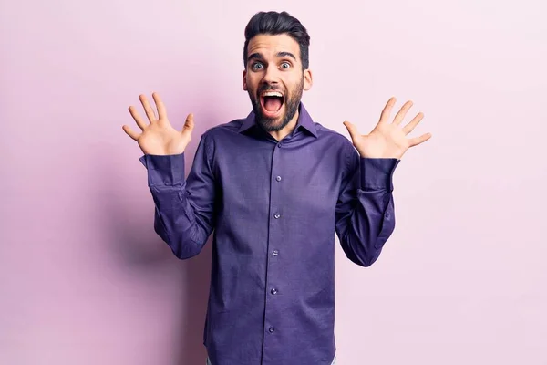 Young Handsome Man Beard Wearing Casual Shirt Celebrating Crazy Amazed — Stock Photo, Image