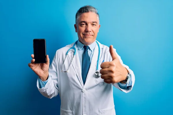 Middle Age Handsome Grey Haired Doctor Man Holding Smartphone Showing — Stock Photo, Image