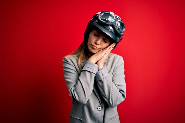 Jovem Bela Mulher Motociclista Loira Usando Capacete Motocicleta Sobre Fundo — Fotografia de Stock