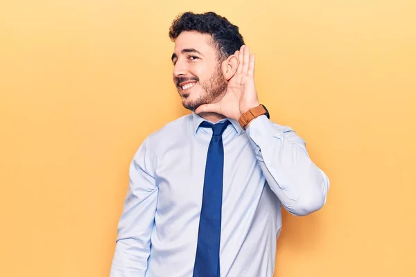 Young Hispanic Man Wearing Business Clothes Smiling Hand Ear Listening — Stock Photo, Image