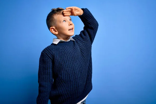 Jeune Enfant Caucasien Aux Yeux Bleus Portant Pull Hiver Sur — Photo