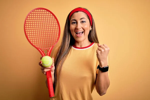 Mooie Brunette Sportvrouw Spelen Tennis Met Behulp Van Racket Bal — Stockfoto