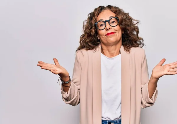 Medioevo Bella Donna Affari Con Gli Occhiali Piedi Sopra Isolato — Foto Stock