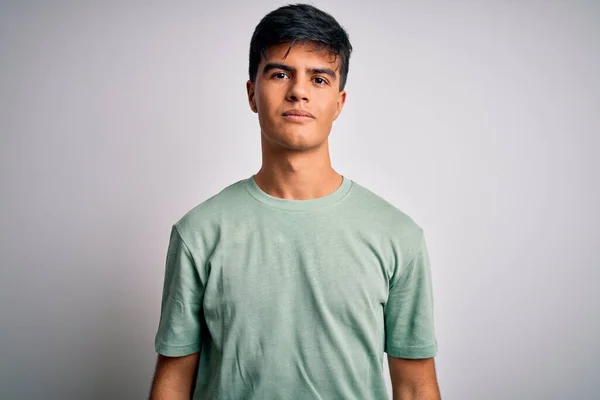 Jonge Knappe Man Draagt Casual Shirt Staan Geïsoleerde Witte Achtergrond — Stockfoto