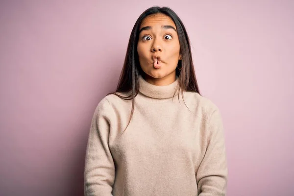 Jonge Mooie Aziatische Vrouw Dragen Casual Coltrui Roze Achtergrond Maken — Stockfoto