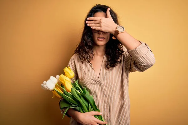 Young Beautiful Romantic Woman Curly Hair Holding Bouquet Yellow Tulips — Stock Photo, Image