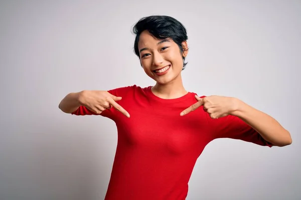Jong Mooi Aziatisch Meisje Dragen Casual Rood Shirt Staan Geïsoleerde — Stockfoto
