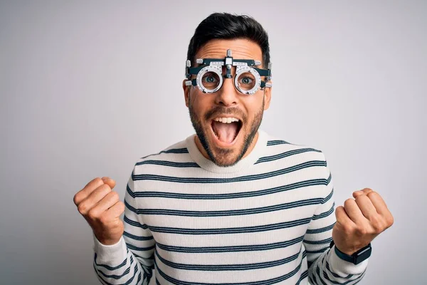 Homem Bonito Jovem Com Barba Vestindo Óculos Optometria Sobre Fundo — Fotografia de Stock