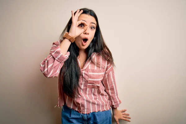 Young Brunette Woman Wearing Casual Striped Shirt Isolated Background Doing — Stock Photo, Image