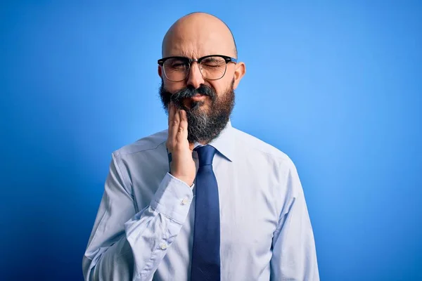 Bonito Homem Careca Negócios Com Barba Vestindo Gravata Elegante Óculos — Fotografia de Stock