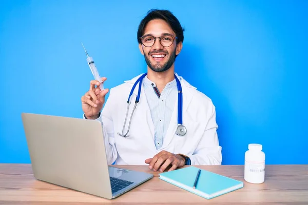 Handsome Hispanic Doctor Man Clinic Holding Syringe Looking Positive Happy — Stock Photo, Image