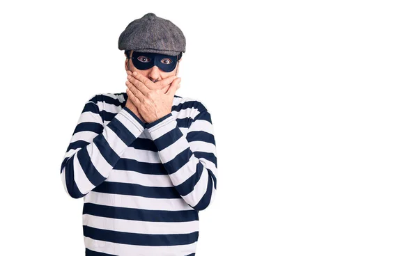 Ein Gutaussehender Mann Mittleren Alters Mit Einbrechermaske Schockierte Als Fälschlicherweise — Stockfoto