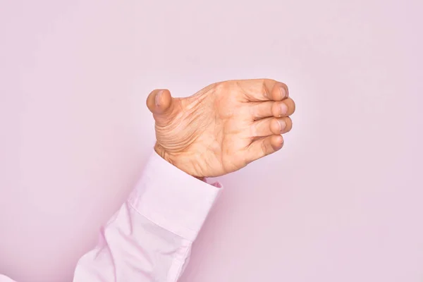 Hand Van Kaukasische Jongeman Met Vingers Geïsoleerde Roze Achtergrond Met — Stockfoto