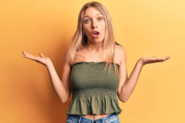 Young Blonde Woman Wearing Casual Clothes Clueless Confused Open Arms — Stock Photo, Image