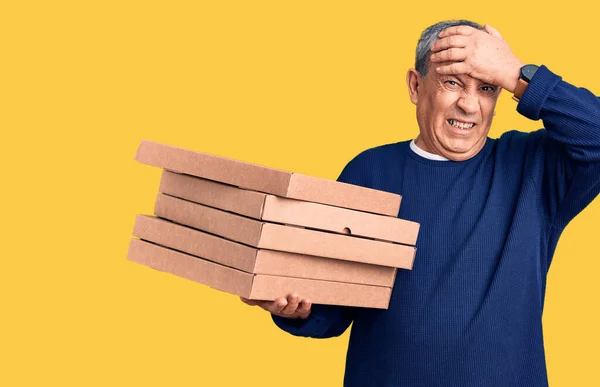 Senior Knappe Man Met Pizza Dozen Gestrest Gefrustreerd Met Hand — Stockfoto