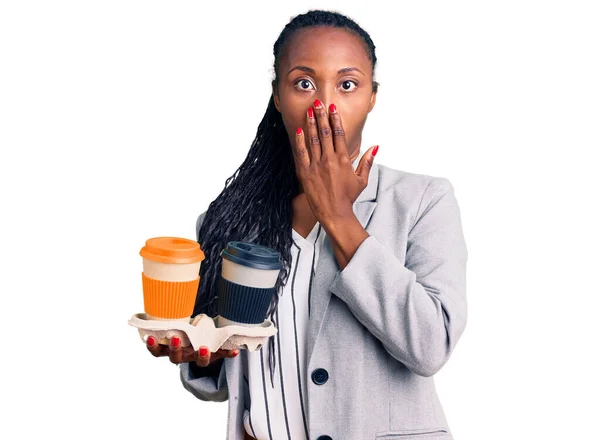 Jonge Afro Amerikaanse Vrouw Zakelijke Kleren Die Een Kop Koffie — Stockfoto