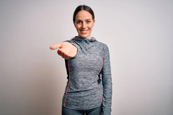 Junge Blonde Fitness Frau Sportkleidung Vor Isoliertem Hintergrund Freundlich Lächelnd — Stockfoto