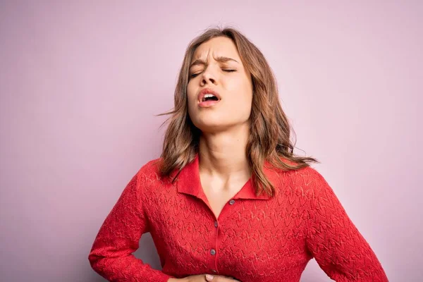 Menina Casual Loira Bonita Jovem Sobre Fundo Isolado Rosa Com — Fotografia de Stock