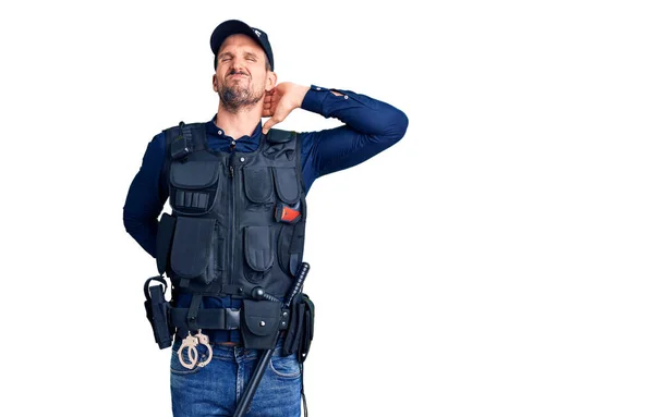 Jonge Knappe Man Draagt Politie Uniform Lijden Aan Nek Pijn — Stockfoto