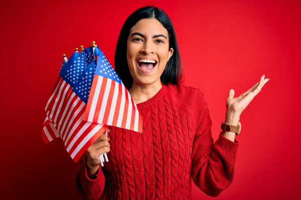 Young Beautiful Hispanic Woman Holding United States American Flag Independence — Stock Photo, Image