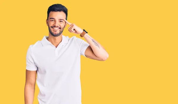 Young Handsome Hispanic Man Wearing Casual Clothes Smiling Pointing Head — Stock Photo, Image