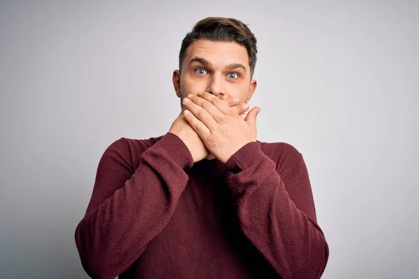 Joven Con Ojos Azules Usando Suéter Casual Pie Sobre Fondo —  Fotos de Stock