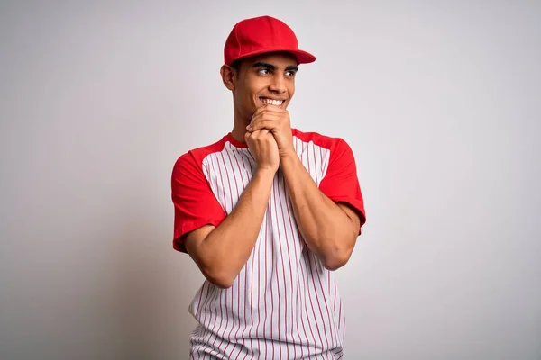 Joven Atleta Afroamericano Guapo Con Camiseta Béisbol Rayas Gorra Riendo —  Fotos de Stock