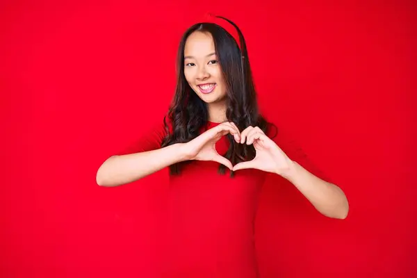 Jong Mooi Chinees Meisje Draagt Casual Kleding Glimlachend Liefde Doen — Stockfoto