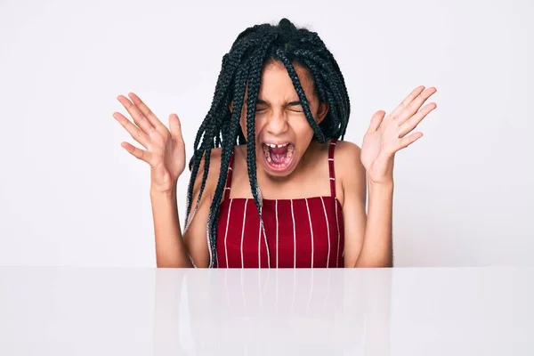 Jovem Menina Afro Americana Criança Com Tranças Vestindo Roupas Casuais — Fotografia de Stock