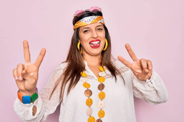 Joven Mujer Hippie Hispana Con Estilo Boho Moda Gafas Sol — Foto de Stock