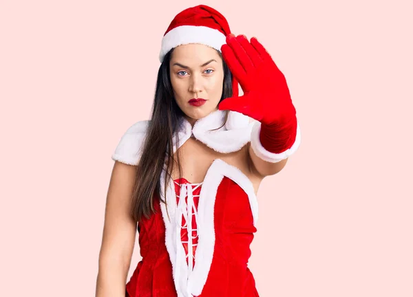 Joven Hermosa Mujer Caucásica Con Traje Santa Claus Haciendo Dejar —  Fotos de Stock