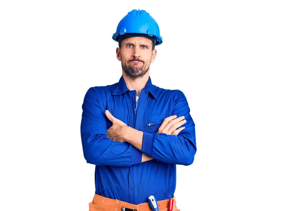 Jovem Homem Bonito Vestindo Uniforme Trabalhador Hardhat Chocou Cobrindo Boca — Fotografia de Stock