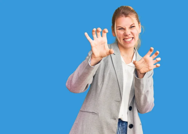 Joven Hermosa Mujer Rubia Con Chaqueta Elegante Sonriente Divertida Haciendo —  Fotos de Stock