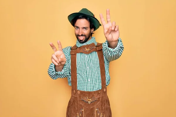 Homem Bonito Jovem Vestindo Tratidional Alemão Octoberfest Custome Para Alemanha — Fotografia de Stock