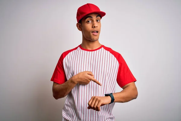 Junger Gut Aussehender Afrikanisch Amerikanischer Sportler Mit Gestreiftem Baseball Shirt — Stockfoto