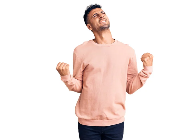 Joven Hombre Hispano Vistiendo Ropa Casual Muy Feliz Emocionado Haciendo —  Fotos de Stock