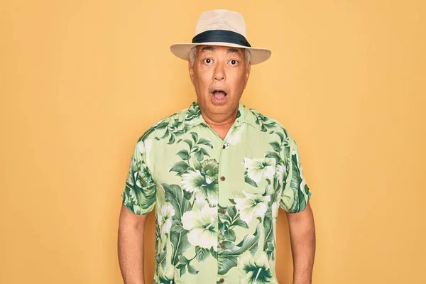 Homem Cabelos Grisalhos Sênior Meia Idade Usando Chapéu Verão Camisa — Fotografia de Stock