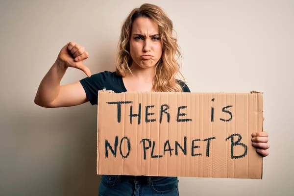 Ung Blond Aktivist Kvinna Ber Miljö Håller Banner Med Planet — Stockfoto