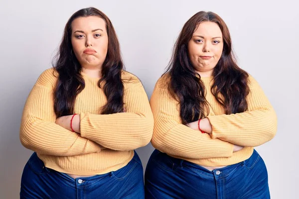 Junge Size Zwillinge Lässiger Kleidung Skeptisch Und Nervös Ablehnender Gesichtsausdruck — Stockfoto