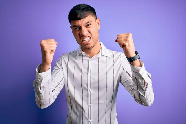 Junger Gutaussehender Hispanischer Mann Elegantem Businesshemd Der Wütend Und Wütend — Stockfoto