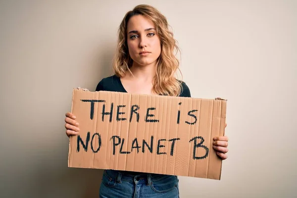 Ung Blond Aktivist Kvinna Ber Miljö Hålla Banner Med Planet — Stockfoto