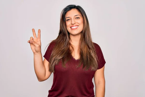 Jonge Latijns Amerikaanse Vrouw Casual Shirt Die Een Geïsoleerde Achtergrond — Stockfoto