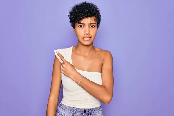 Jovem Mulher Afro Americana Africana Bonita Vestindo Shirt Casual Sobre — Fotografia de Stock