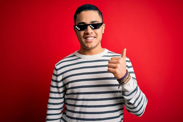 Young Brazilian Man Wearing Funny Thug Life Sunglasses Isolated Red — Stock Photo, Image