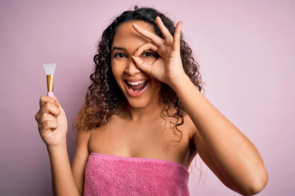 Beautiful Woman Curly Hair Wearing Shower Towel Holding Spatula Pink — Stock Photo, Image
