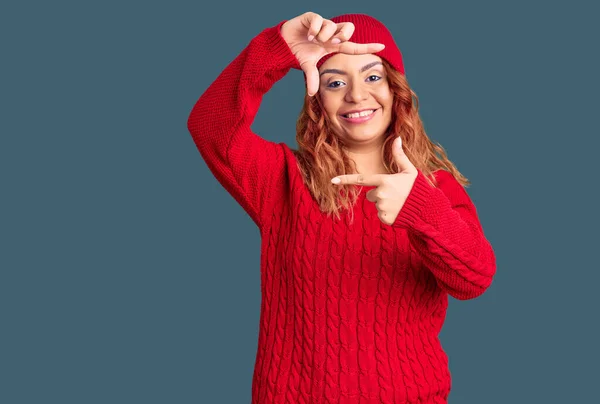 Young Latin Woman Wearing Casual Clothes Smiling Making Frame Hands — Stock Photo, Image