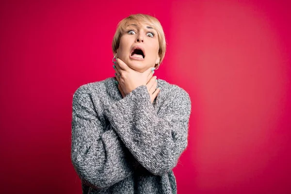 Jonge Blonde Vrouw Met Modern Kort Haar Draagt Casual Trui — Stockfoto