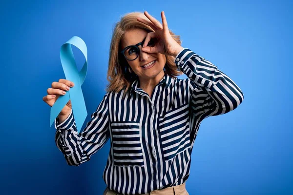 Middelbare Leeftijd Mooie Blonde Vrouw Het Dragen Van Een Bril — Stockfoto