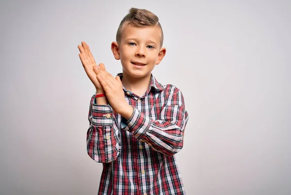 Joven Niño Caucásico Con Ojos Azules Vistiendo Elegante Camisa Pie — Foto de Stock